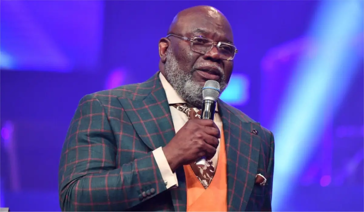 Bishop TD Jakes Experiences Medical Emergency While Preaching During Church Service