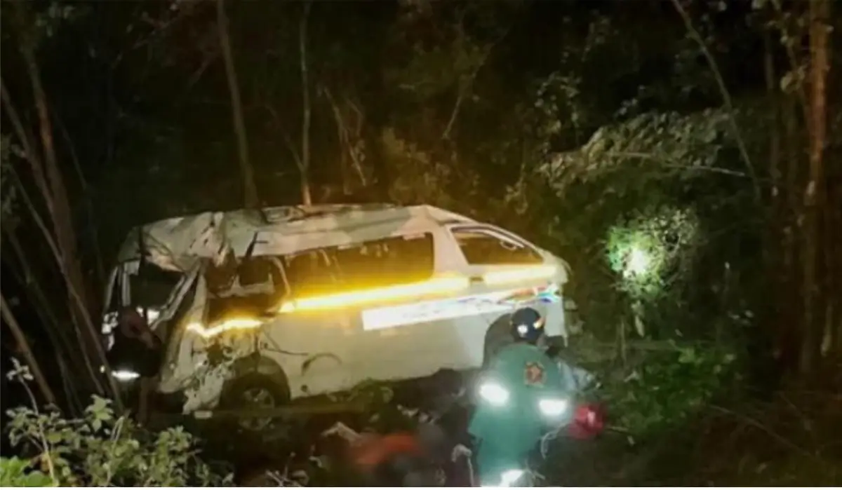 Five People Killed, Thirteen Others Injured as Taxi Plunges Down Embankment