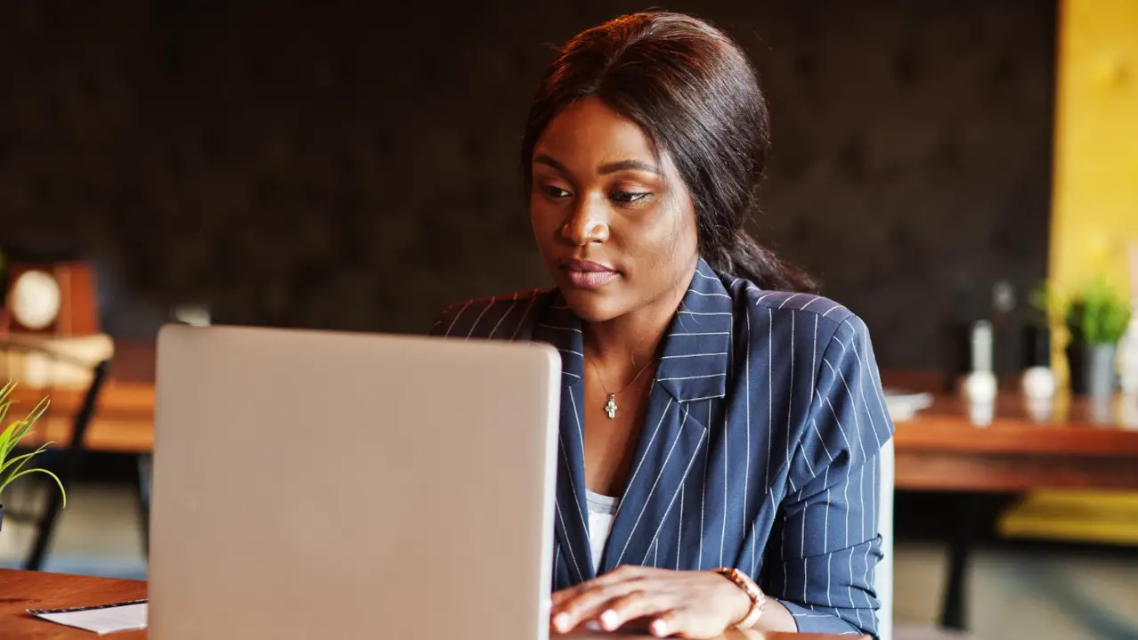 Discover how small businesses in the U.S. are using employee management software in 2025 to streamline HR, reduce errors, and improve efficiency. Learn what features matter and what to avoid.